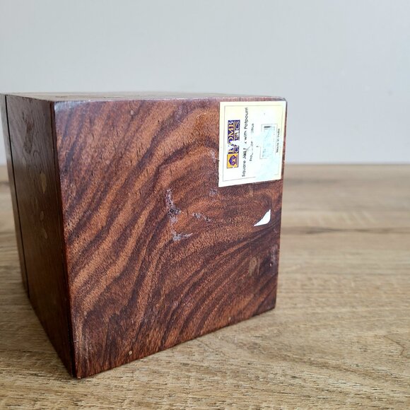 Vintage wooden trinket /jewelry box with brass floral inlay. - Picture 10 of 10